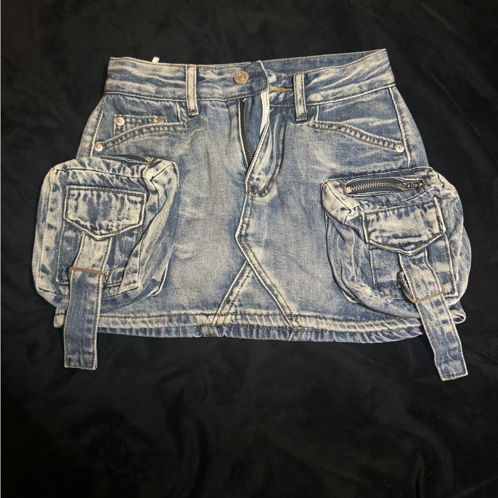 Vintage Chic Denim Skirt with Utility Pockets